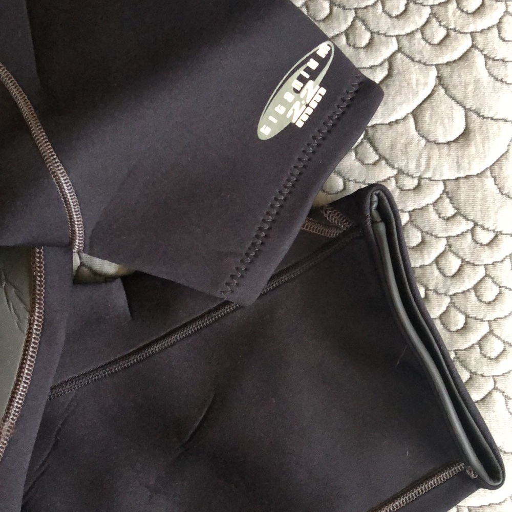 Dive N Surf Wetsuit Size S View 3